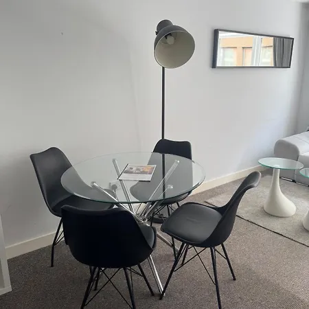 Lejlighed 2 Bedroom 8 *